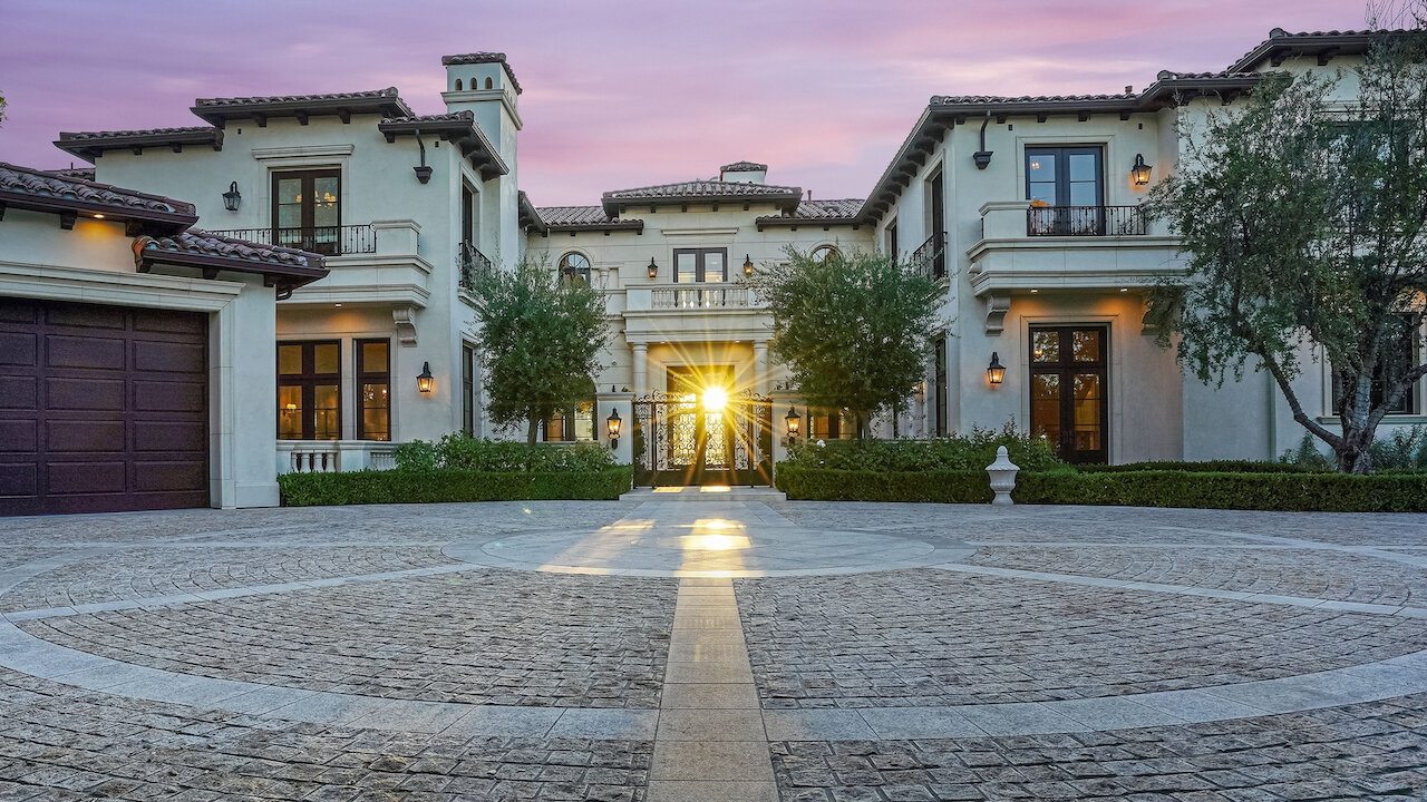 Buying Beverly Hills 2. Sezon 10. Bölüm izle