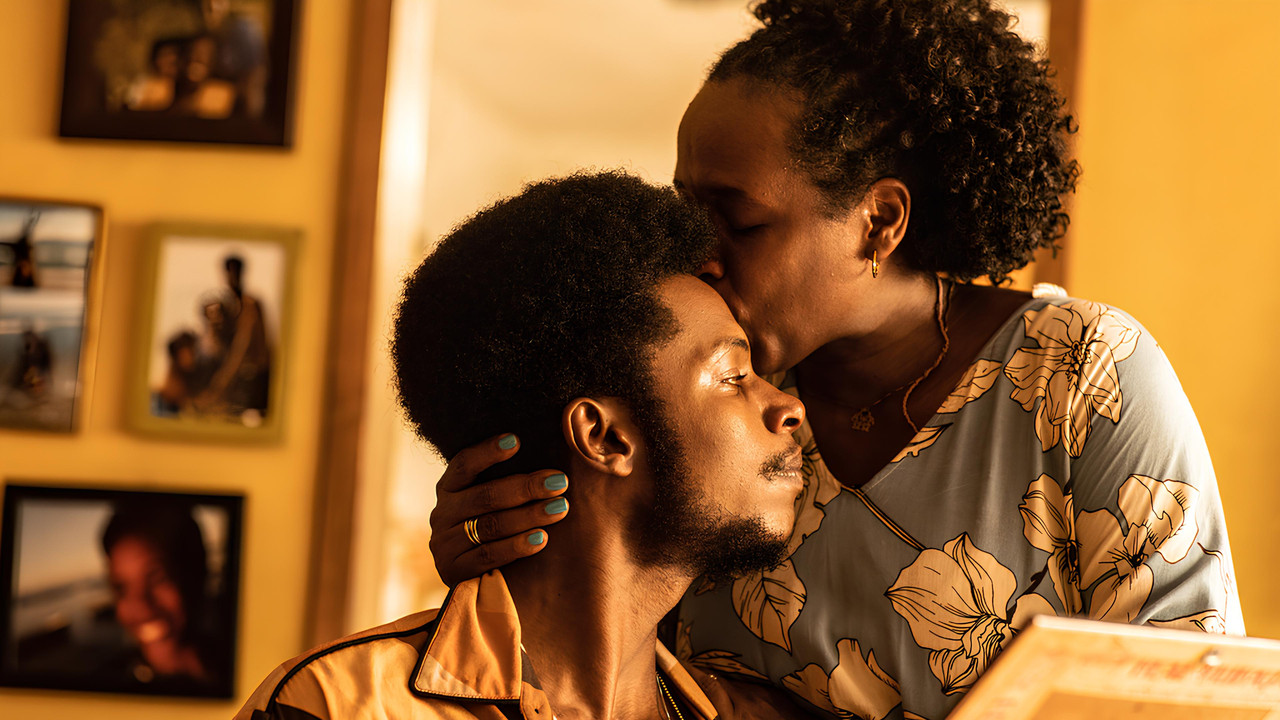 Love Is for the Strong 1. Sezon 2. Bölüm izle