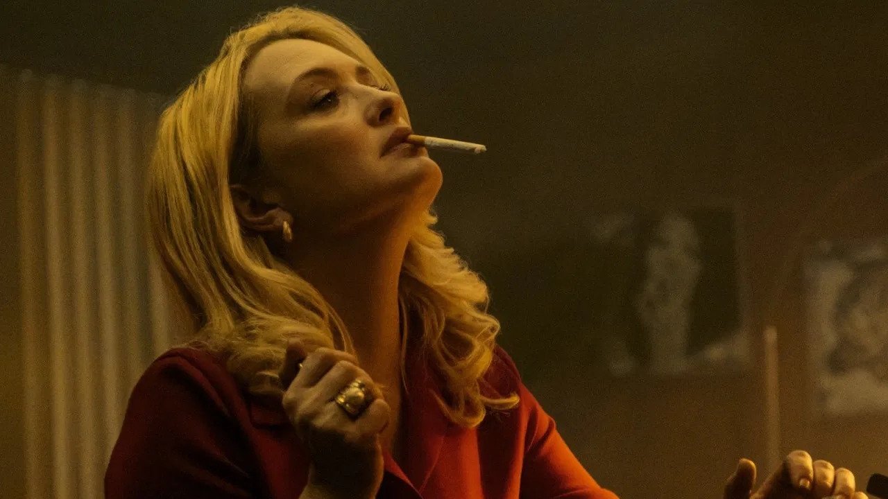 Mrs Playmen 1. Sezon 7. Bölüm izle