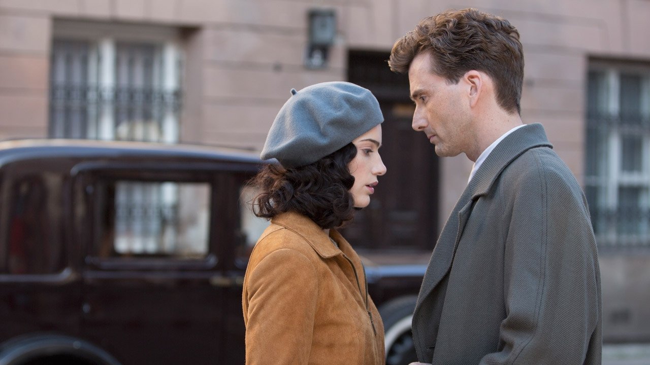 Spies of Warsaw 1. Sezon 1. Bölüm izle